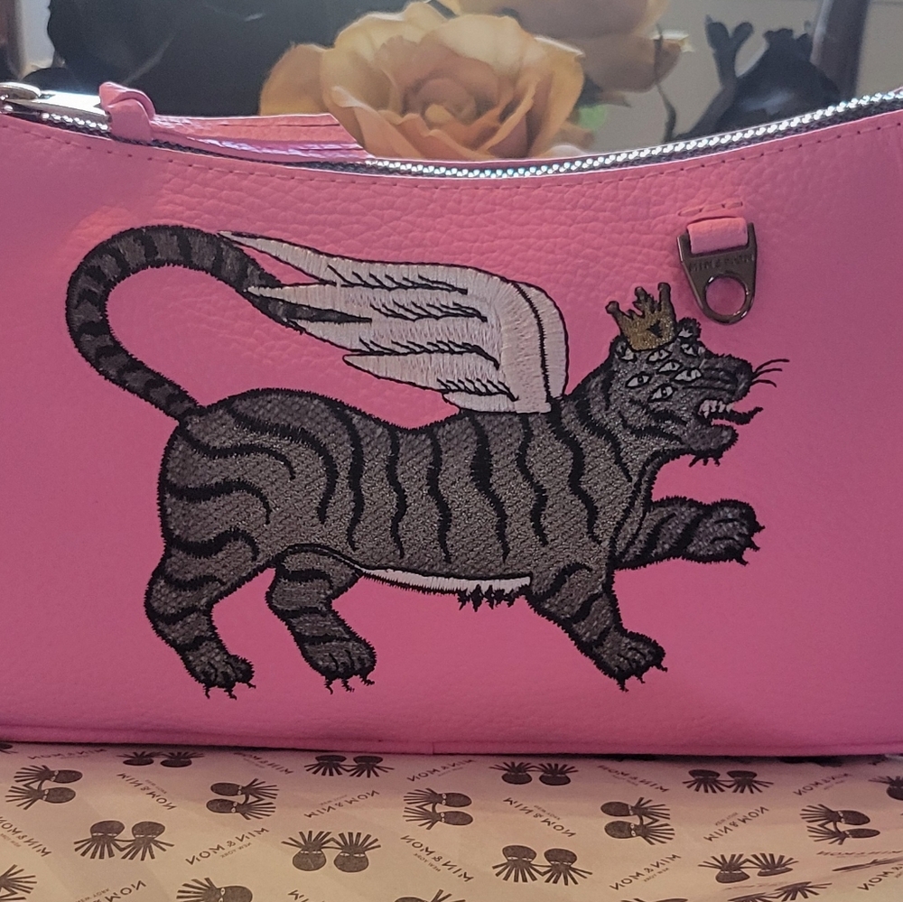 Min & Mon Pink Shoulder Bag with Winged Tiger Design - Picture 4 of 6